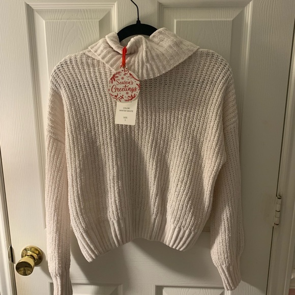 White turtle neck sweater - Picture 2 of 4